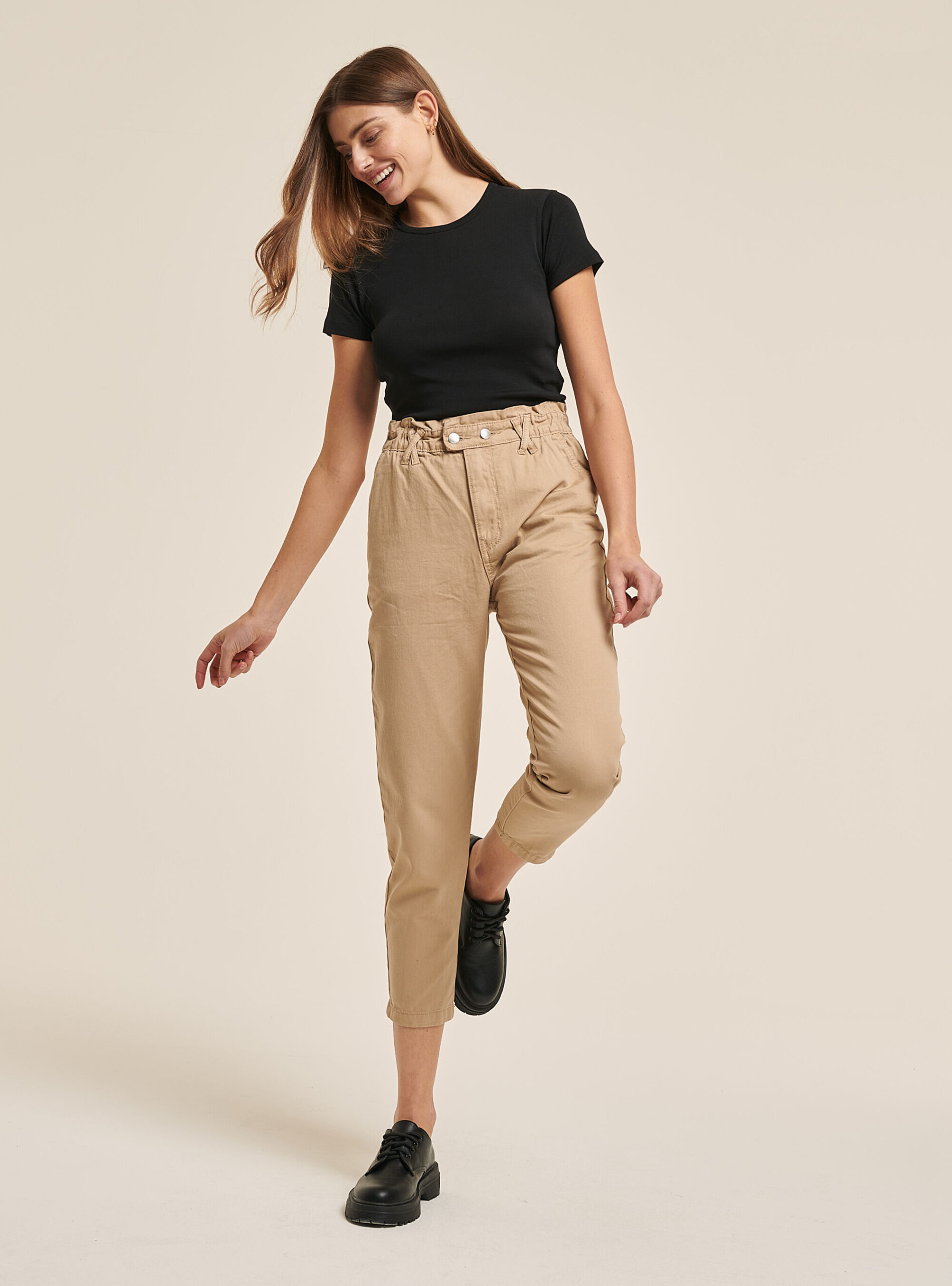 pantaloni-beige-235ojc-1.jpg
