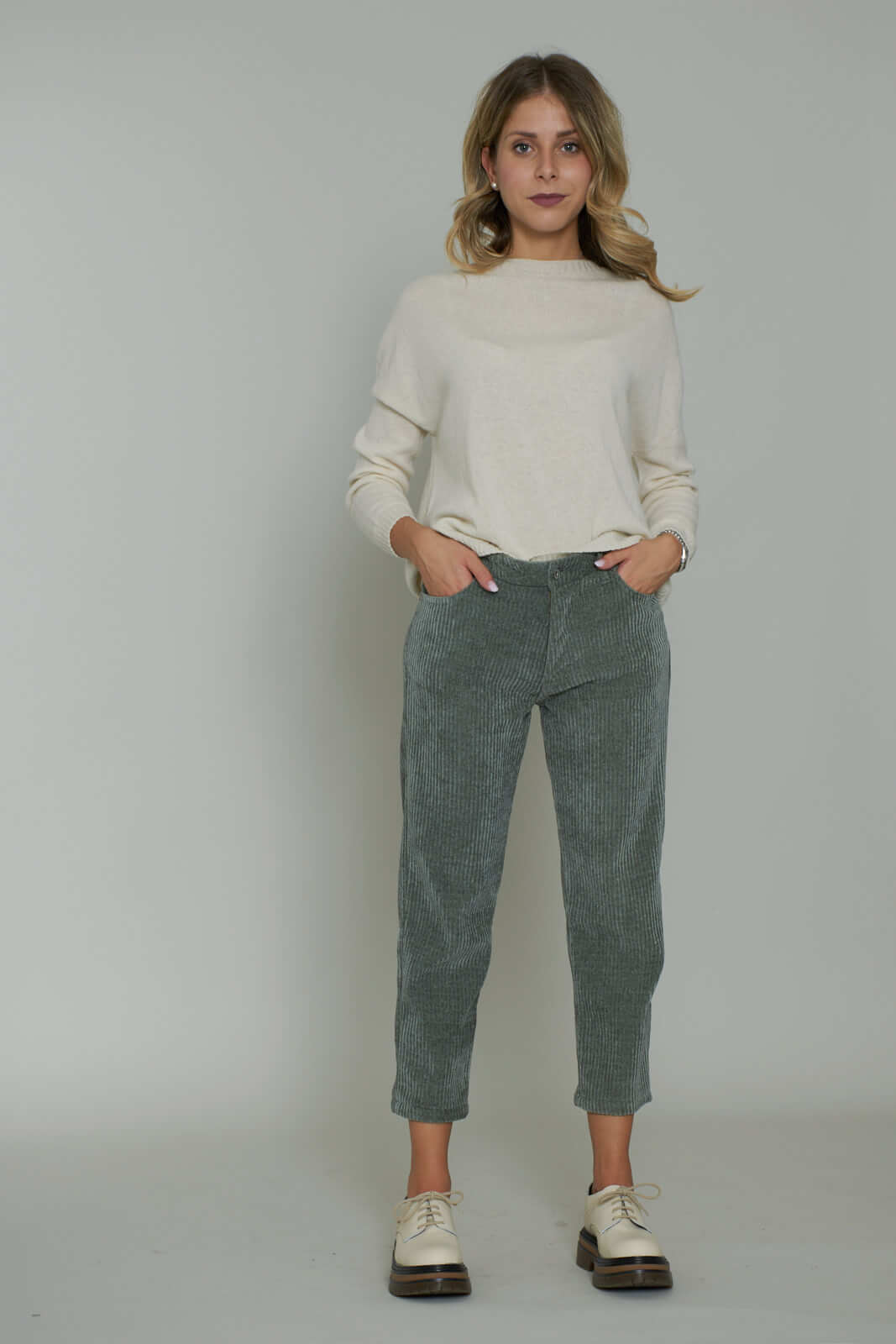 pantaloni-velluto-a-coste-donna-859mam-1.jpg